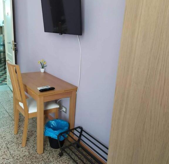 غرفة قياسية ثلاثية مع حمام خارجي, B&b A Casa Di Giosi