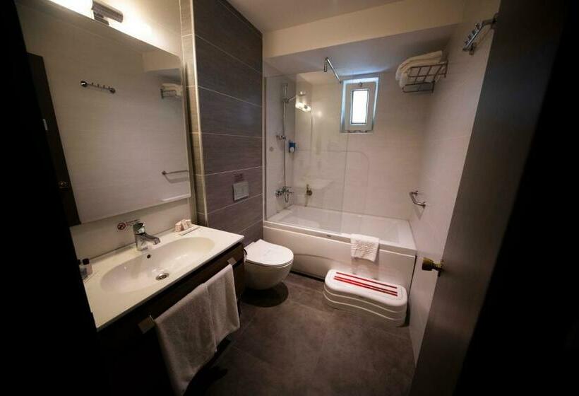 اتاق راحتی سه تخته, Herakles Thermal