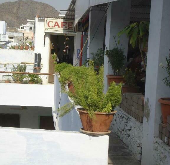 Deluxe Rum, Lake View