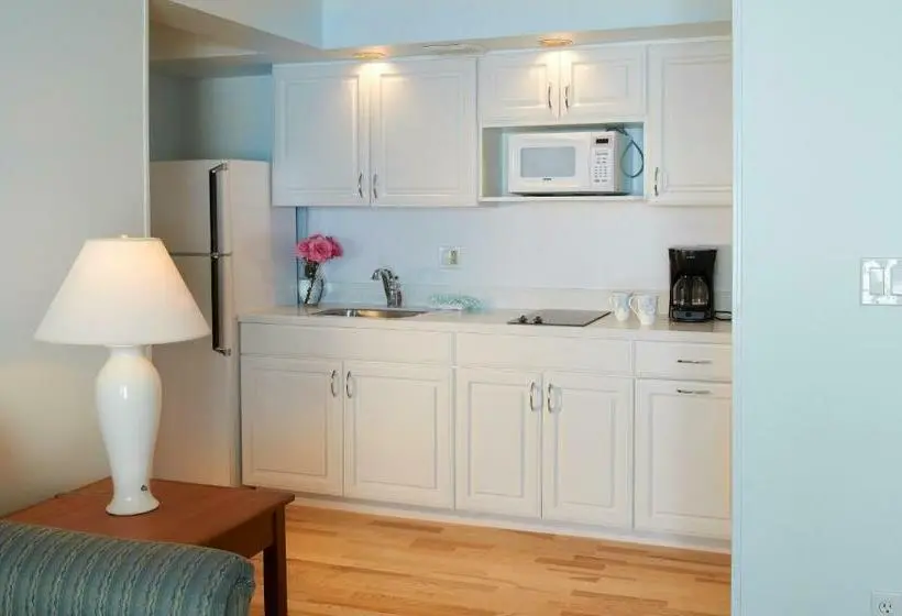 スイート, Sea Crest Inn