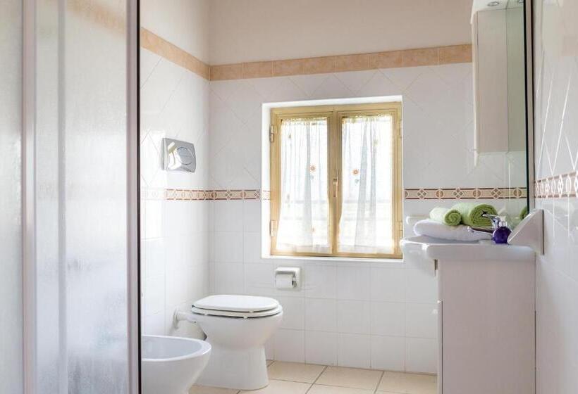 اتاق استاندارد سه نفره, B&b Il Girasole