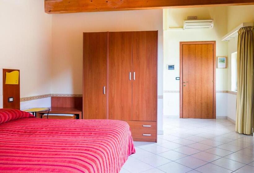 اتاق استاندارد سه نفره, B&b Il Girasole