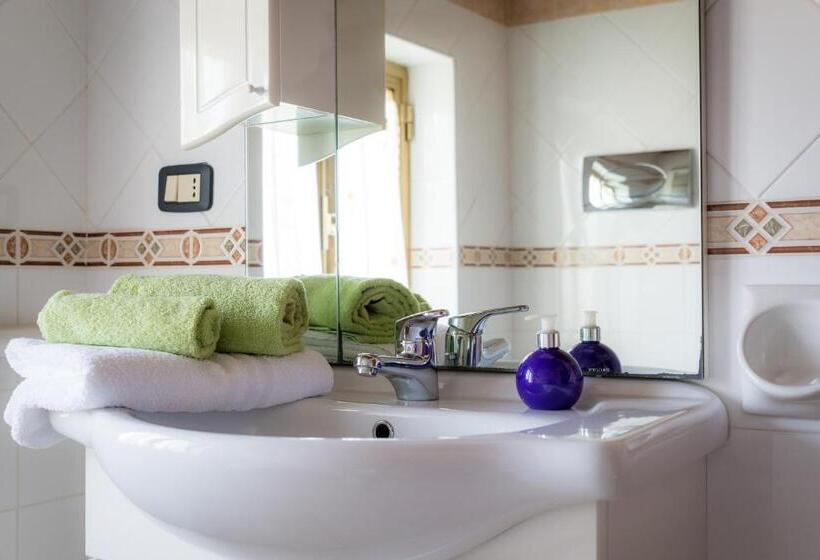 اتاق استاندارد سه نفره, B&b Il Girasole