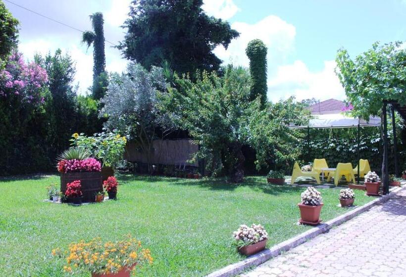 اتاق استاندارد سه نفره, B&b Il Girasole