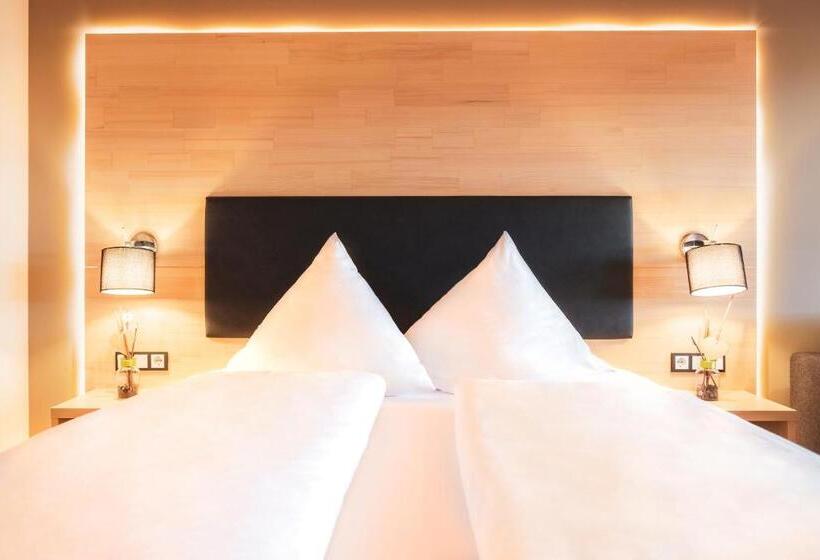 Полулюкс с Балконом, Panorama Allgäu Spa Resort