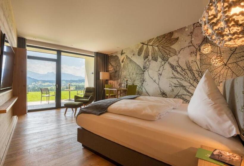 Полулюкс Одноместный с Террасой, Panorama Allgäu Spa Resort