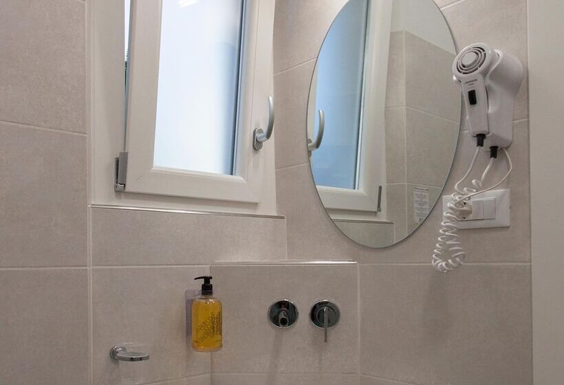 스탠다드 발코니 룸, Barracuda