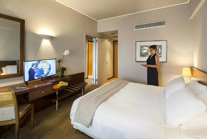 Chambre Familiale, Dekelia