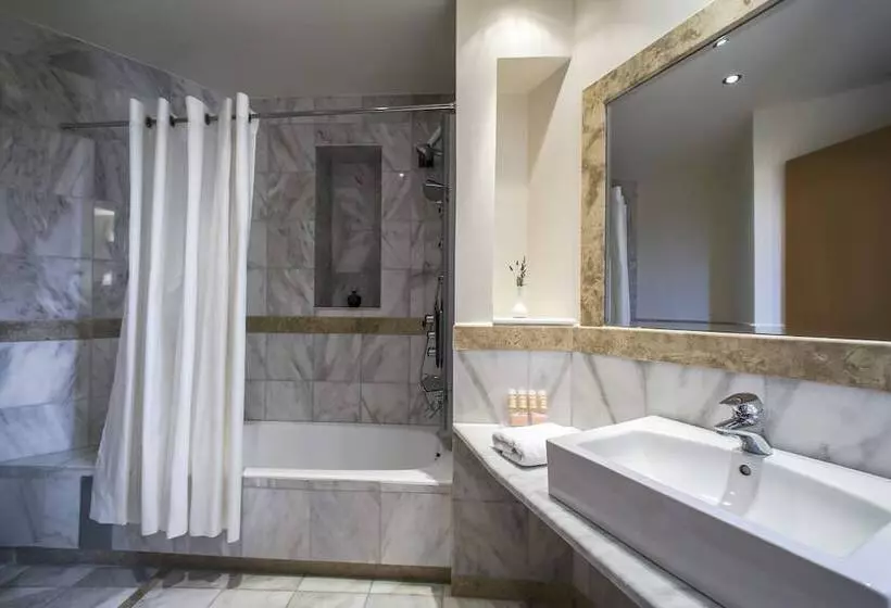 Chambre Familiale, Dekelia