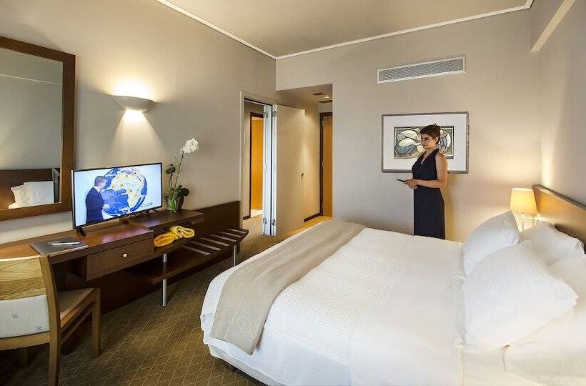 Семейный Номер, Dekelia