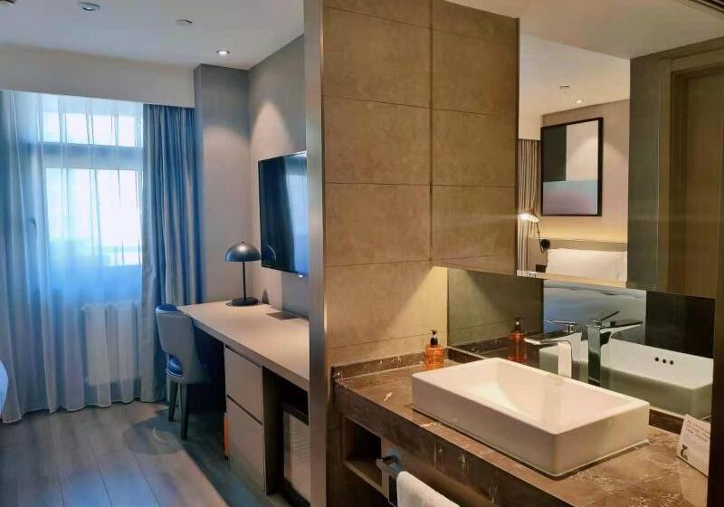 Номер Superior, Dekelia