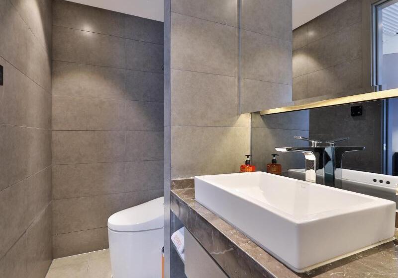 Номер Superior, Dekelia