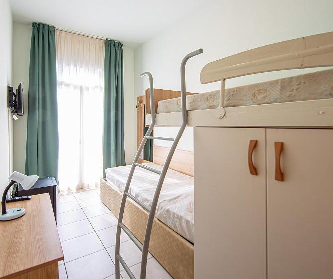 חדר משפחתי, Ginevra