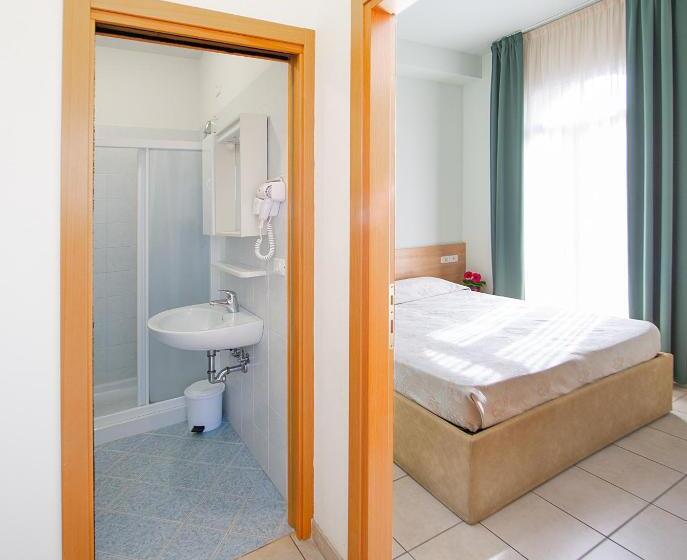 חדר משפחתי, Ginevra