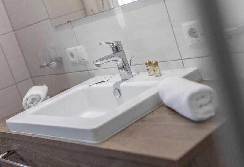 آپارتمان 1 خوابه با بالکن, Pension Jaqueline