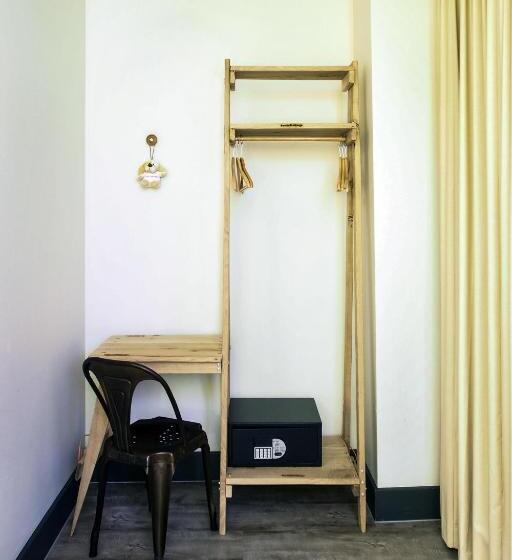 Номер Стандарт, The Corner London City