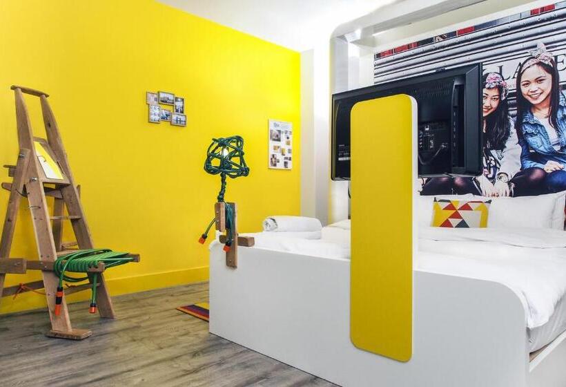 Номер Стандарт, The Corner London City