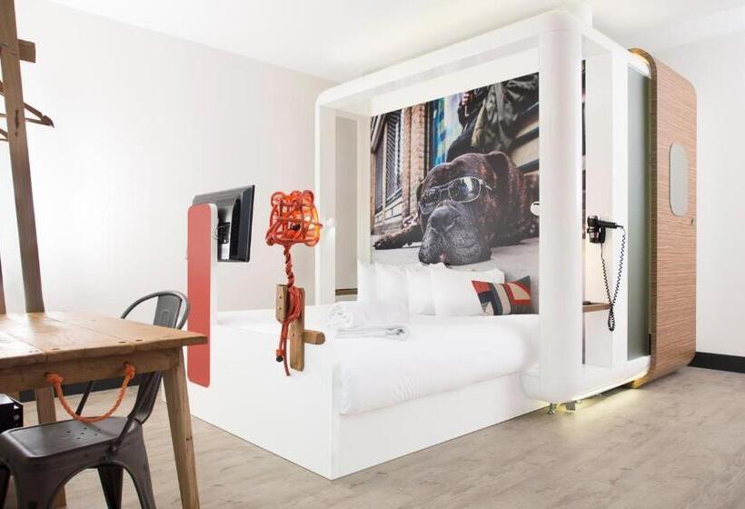 Номер Executive, The Corner London City
