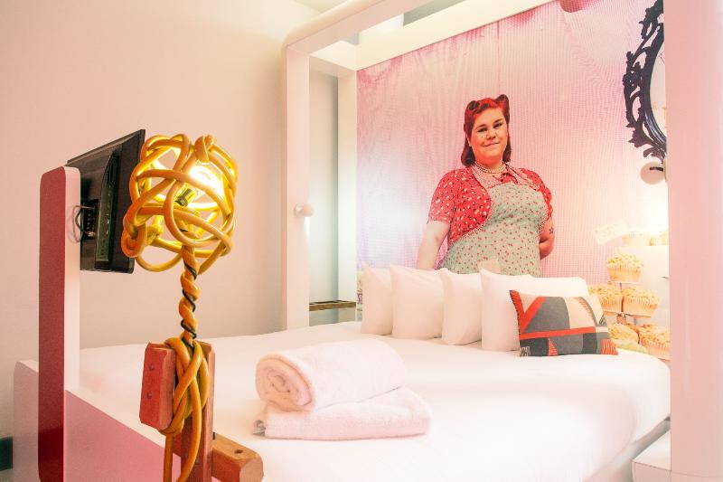 Номер Стандарт, The Corner London City