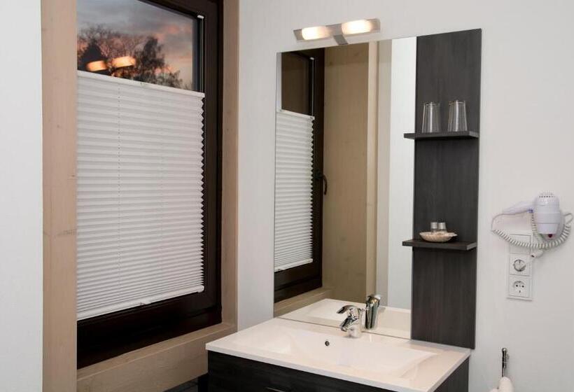 주니어 스위트, Troll S Brauhaus