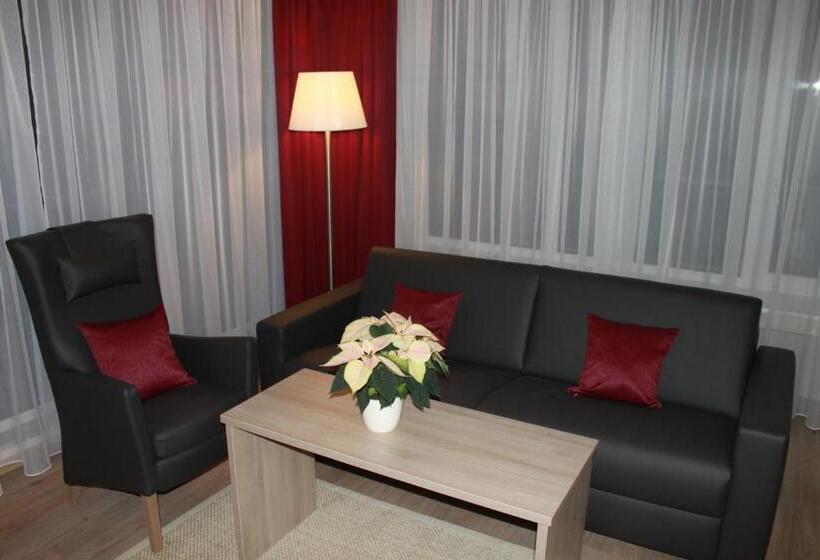 주니어 스위트, Troll S Brauhaus