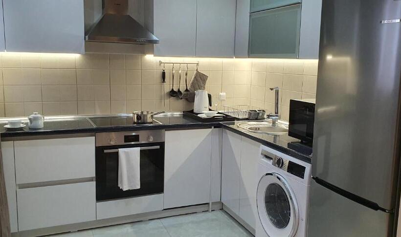 استودیو اجرایی, Somerset City Centre Atyrau