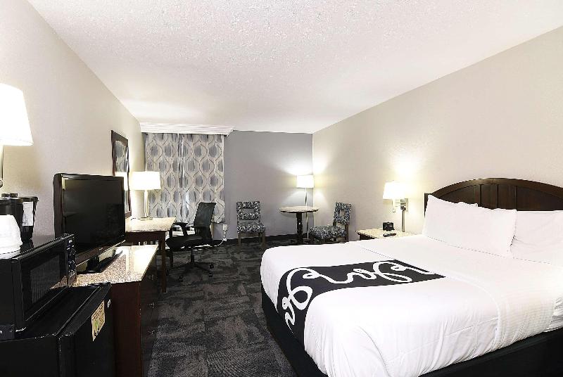 جناح لذوى الاحتياجات الخاصة, Holiday Inn Express & Suites Pensacola Airport North – I 10, An Ihg