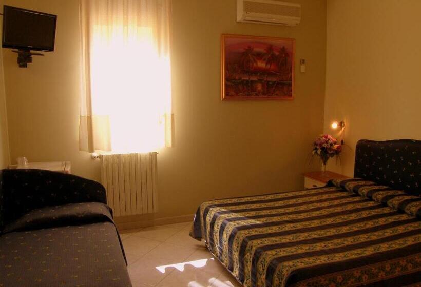 חדר סטנדרט לשלושה, Genius