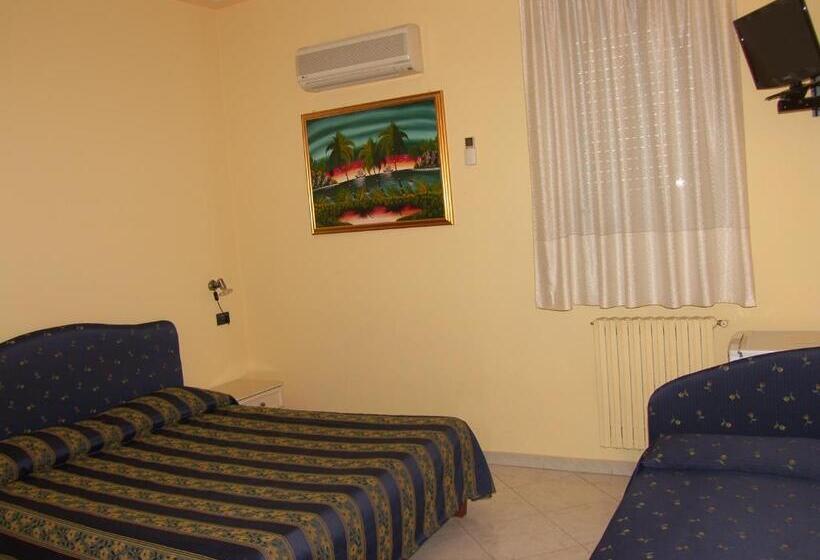 חדר סטנדרט לשלושה, Genius