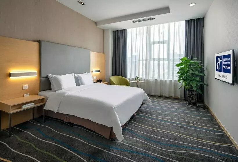 سوییت, Holiday Inn Express Luoyang City Center, An Ihg