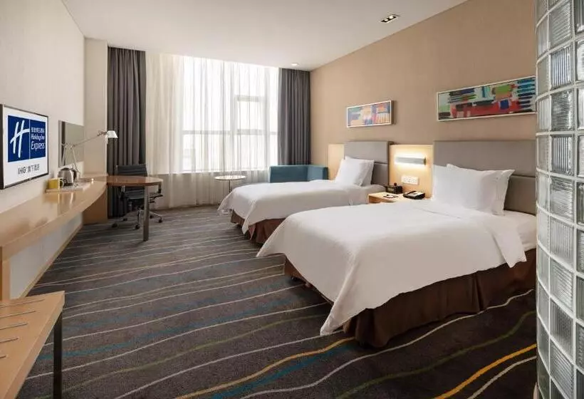 اتاق استاندارد با چشم‌انداز دریاچه, Holiday Inn Express Luoyang City Center, An Ihg