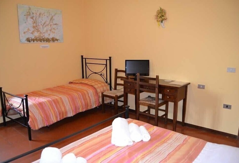 اتاق استاندارد سه نفره, La Rocca Dei Malatesta