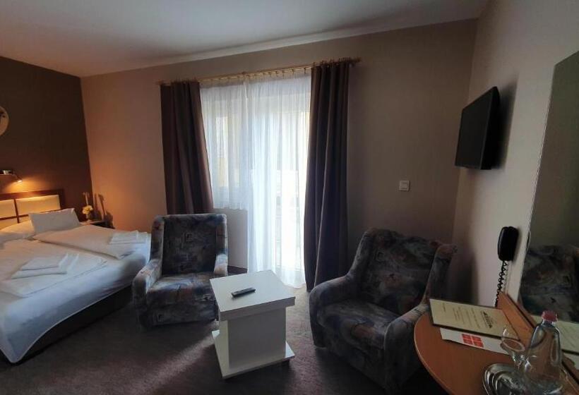 스탠다드 발코니 룸, Lídia