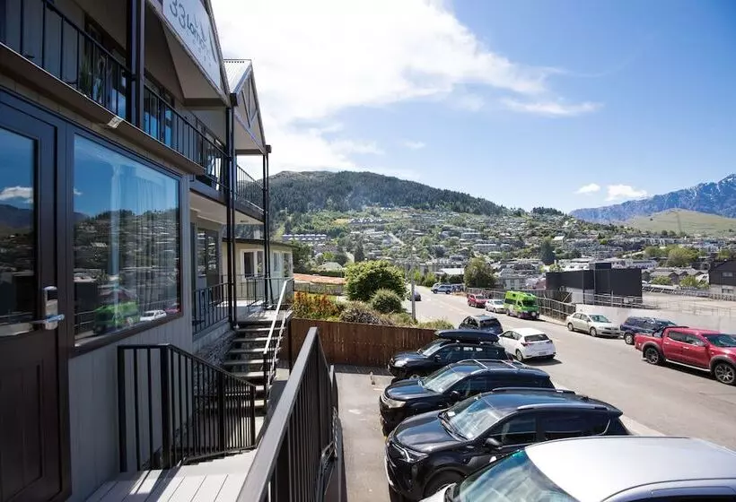Standard studio with lake view, Lomond Lodge Motel & Apartments