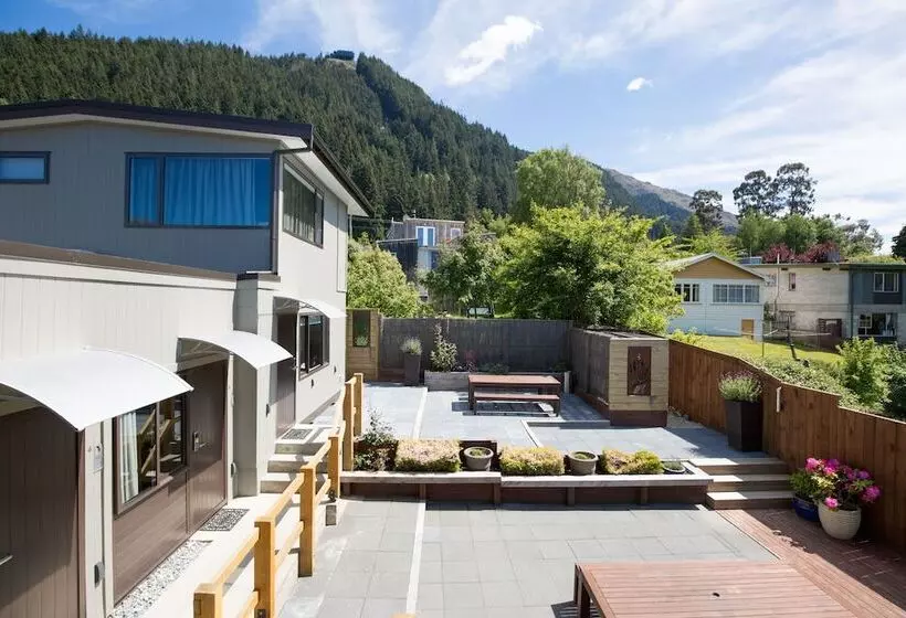 スタンダードスタジオ, Lomond Lodge Motel & Apartments