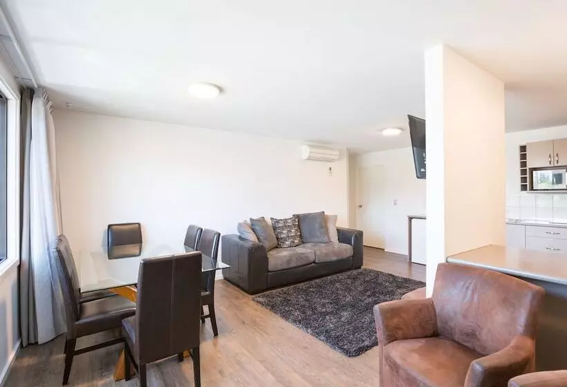 1 Bedroom Apartment Lake View, Lomond Lodge Motel & Apartments