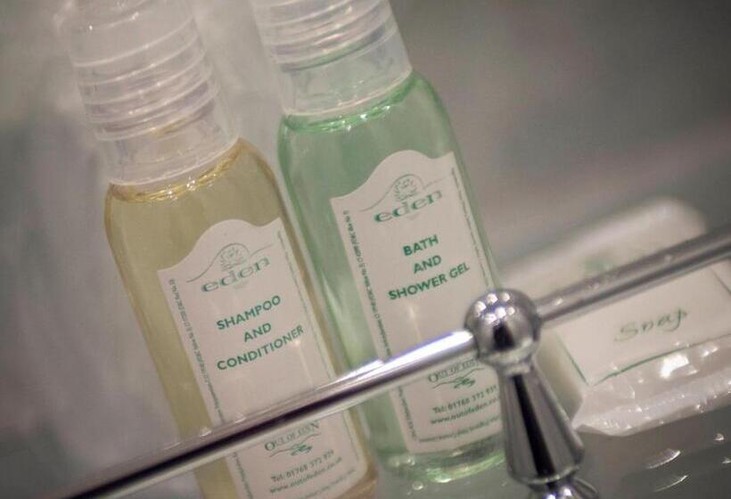 غرفة عائلية, The Ship Inn