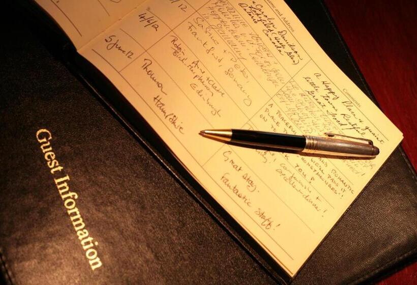 חדר משפחתי, The Ship Inn