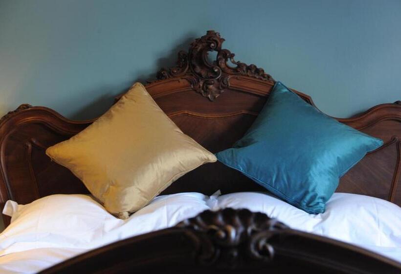 غرفة قياسية, The Tunbridge Wells