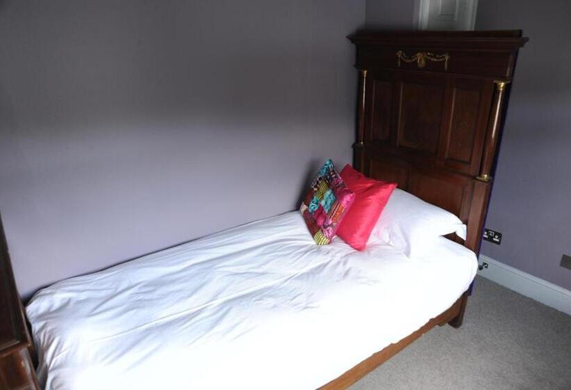 غرفة قياسية فردية, The Tunbridge Wells