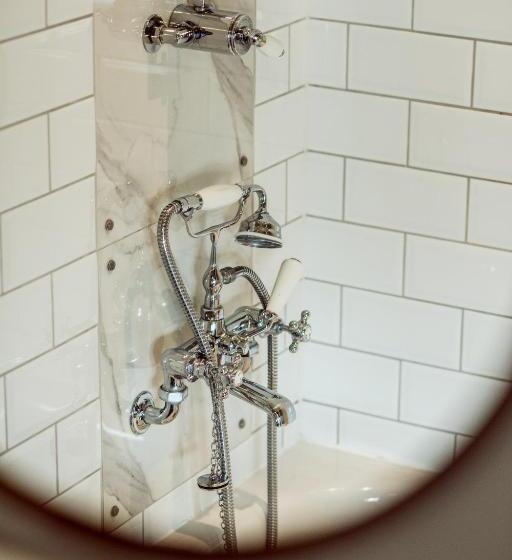 غرفة قياسية فردية, The Tunbridge Wells