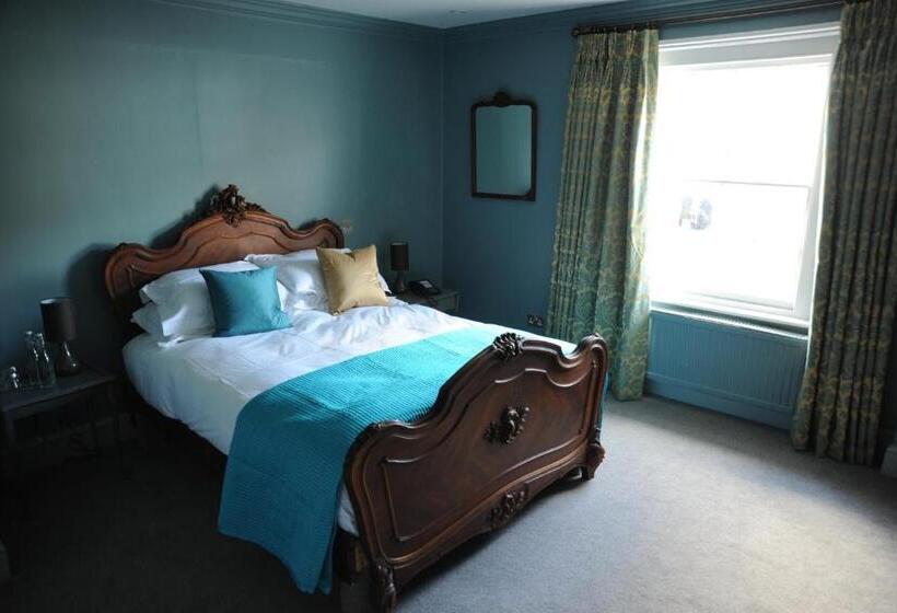 غرفة عائلية, The Tunbridge Wells