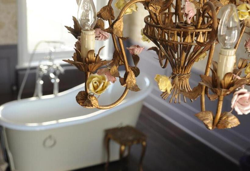 جناح, The Tunbridge Wells