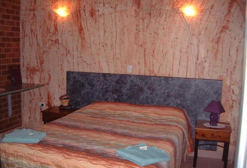 Номер Стандарт, Radeka Downunder Underground Motel