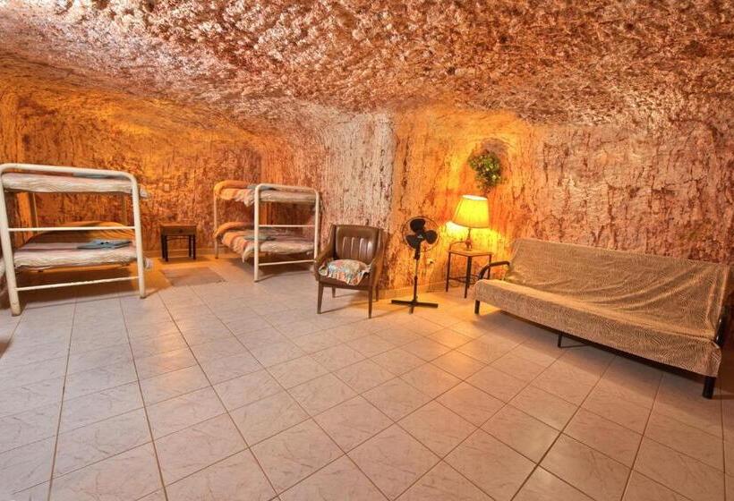 سوئیت خانواده 2 خوابه, Radeka Downunder Underground Motel