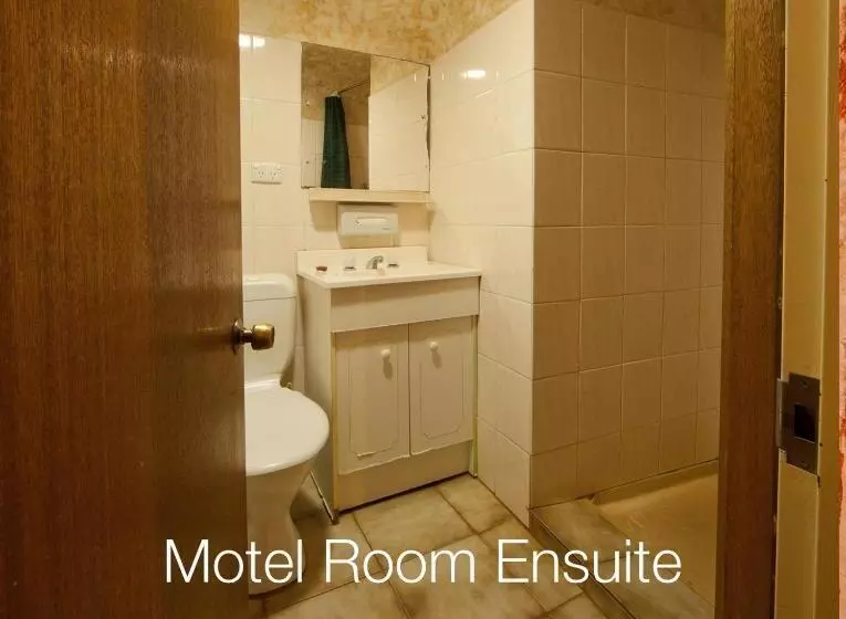 سوئیت خانواده 2 خوابه, Radeka Downunder Underground Motel