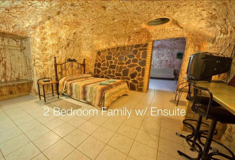 سوئیت خانواده 2 خوابه, Radeka Downunder Underground Motel