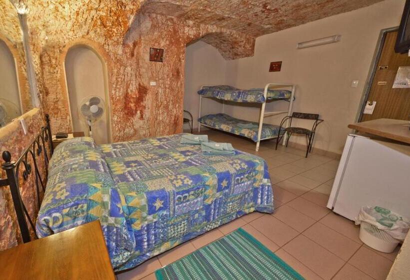 اتاق استاندارد, Radeka Downunder Underground Motel