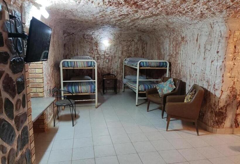 سوئیت خانواده 2 خوابه, Radeka Downunder Underground Motel