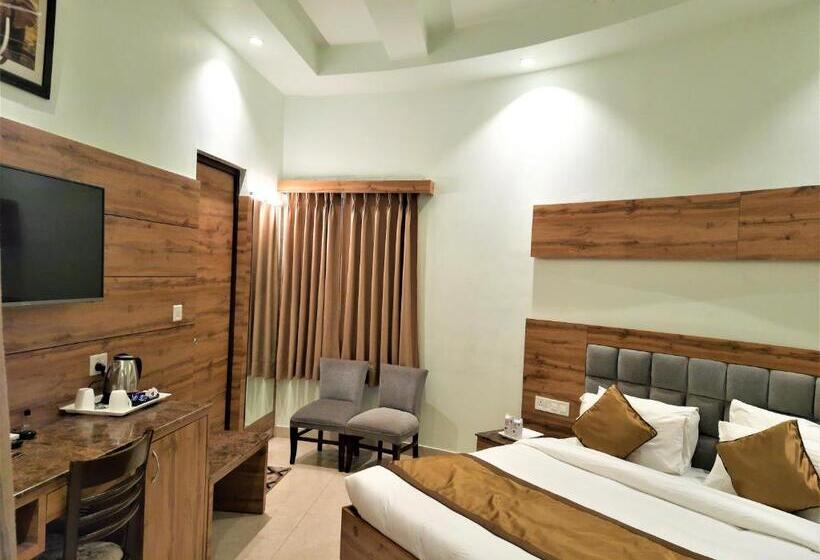 חדר משפחתי נוף לגינה, Wood Castle Spa & Resort